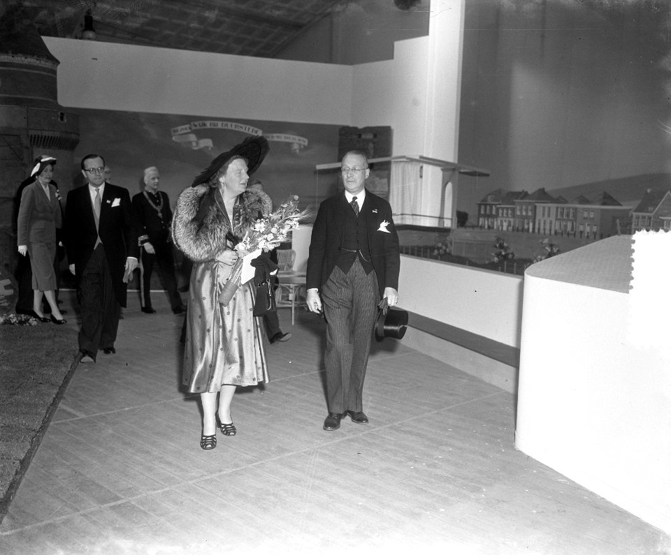 Opening Amsterdam-Rijnkanaal in RAI door koningin Juliana, Bestanddeelnr 905-1260