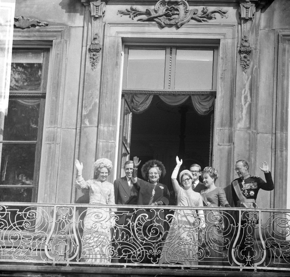 Opening der Staten-Generaal, balkon Paleis Lange Voorhout v.l.n.r. prinses Beatr, Bestanddeelnr 918-2099