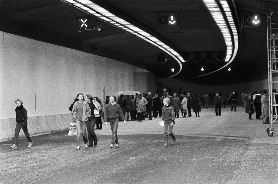 Open dag in nieuwe Botlektunnel in Rotterdam die op 2 april opengaat belangstel, Bestanddeelnr 930-7483