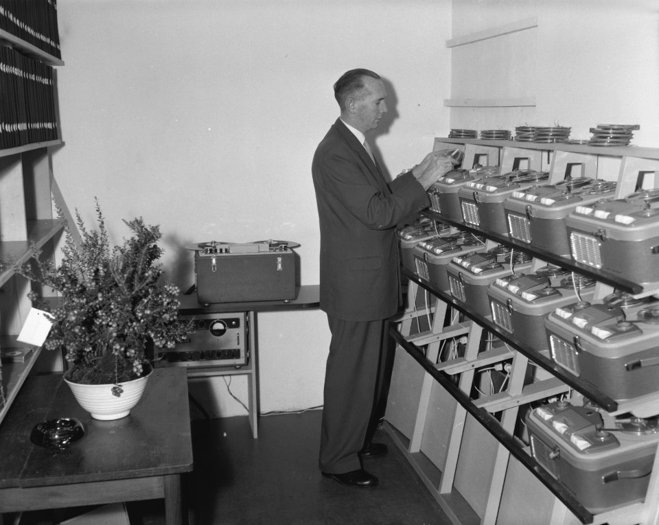Opening geluidstudio blindenbibliotheek in Den Haag, Bestanddeelnr 909-8913
