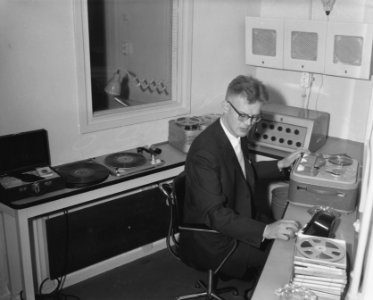 Opening geluidstudio blindenbibliotheek in Den Haag, Bestanddeelnr 909-8914