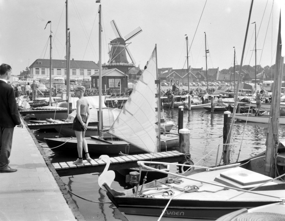 Opening Gemeentelijke Jachthaven in Harderwijk Overzicht van de haven, Bestanddeelnr 912-7665