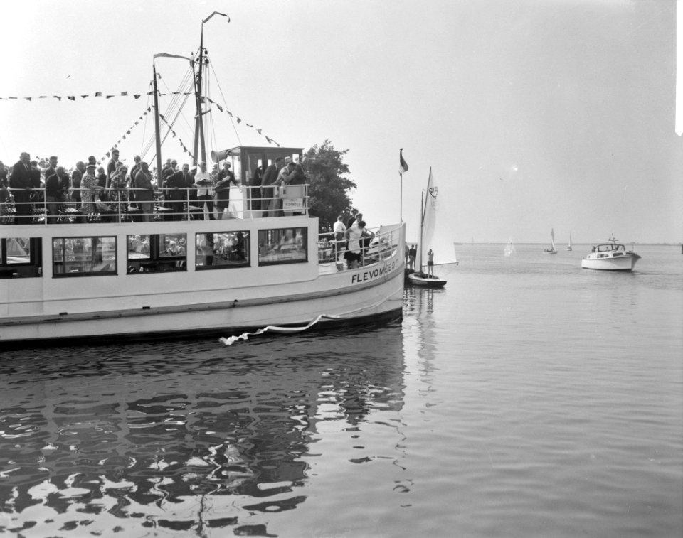 Opening Gemeentelijke Jachthaven in Harderwijk Overzicht van de haven, Bestanddeelnr 912-7663