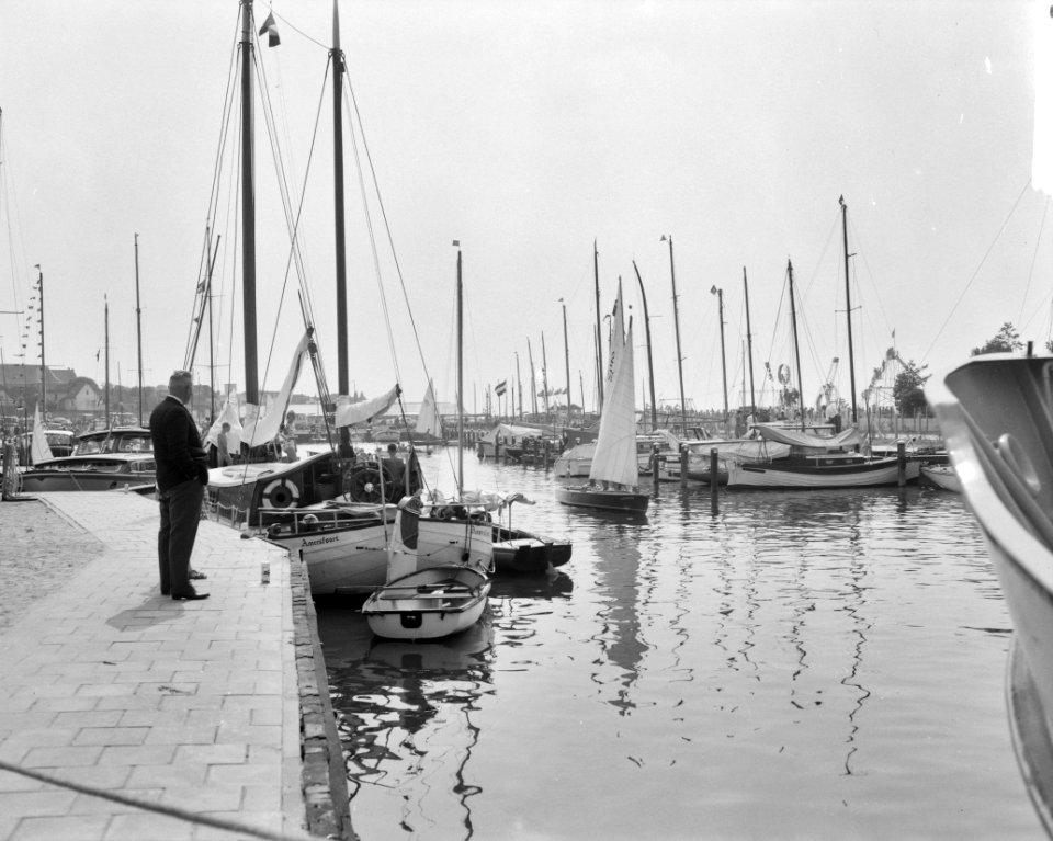 Opening Gemeentelijke Jachthaven in Harderwijk Overzicht van de haven, Bestanddeelnr 912-7664