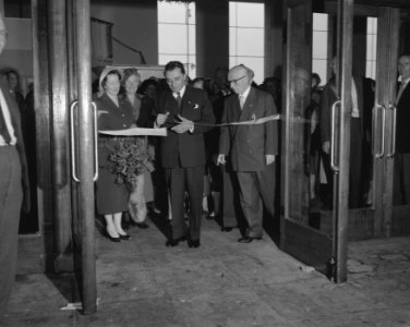 Opening damesbeurs van de Houtrusthal te Den Haag, Bestanddeelnr 909-8861