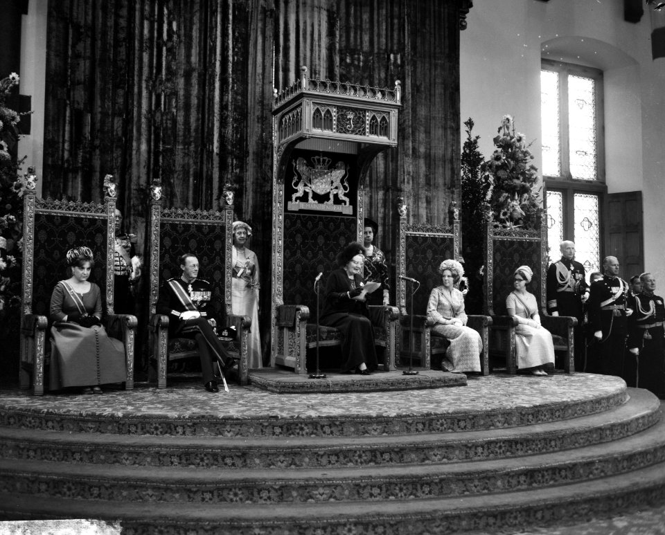 Opening der Staten-Generaal, tijdens troonrede, v.l.n.r. prinses Margriet , prin, Bestanddeelnr 918-2093
