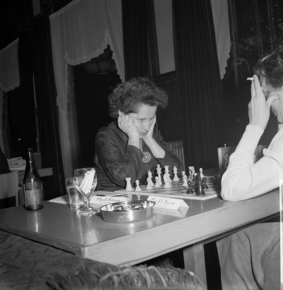Opening Danlonlustrumschaaktoernooi, E. Bykowa , wereldkampioen USSR, Bestanddeelnr 911-7095