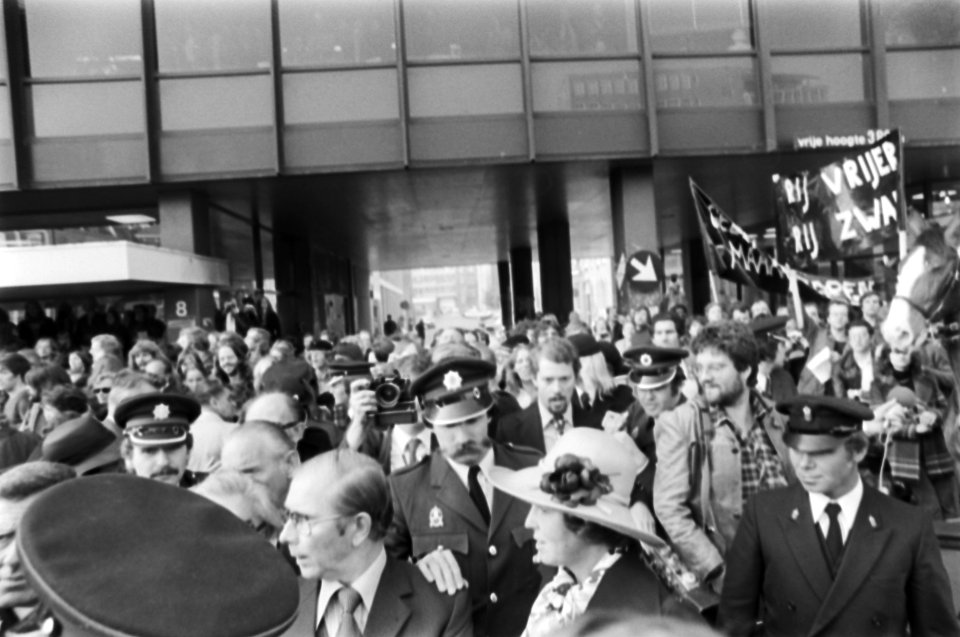 Opening Amsterdamse metro in aanwezigheid van Prinses Beatrix en Prins Claus Ve, Bestanddeelnr 929-3896
