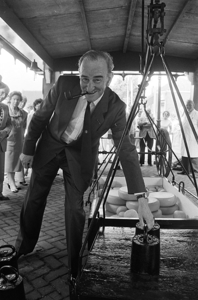 Opening eerste historische kaasmarkt in Purmerend door Nederlandse ambassadeur i, Bestanddeelnr 933-7045