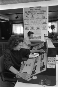 Opdracht VNU-bladen operators party-line aan het werk negatiefsrook, Bestanddeelnr 934-3012
