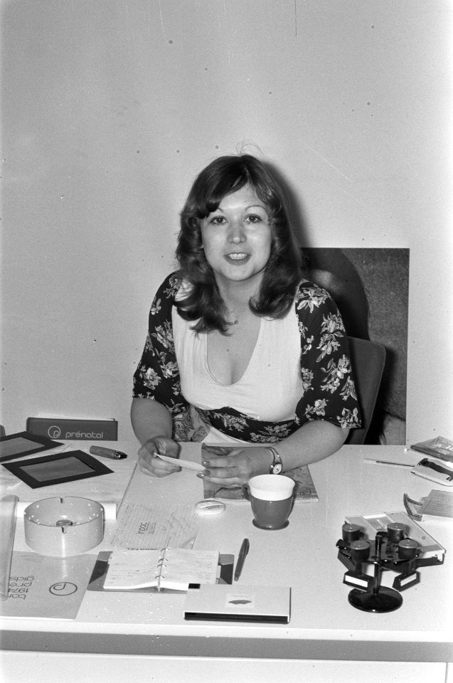 Opdracht Viva, Aline Uitdenhoek, Bestanddeelnr 927-3270