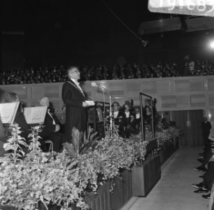 Opening Concertgebouw de Doelen te Rotterdam, Burgemeester Thomassen tijdens toe, Bestanddeelnr 919-1683