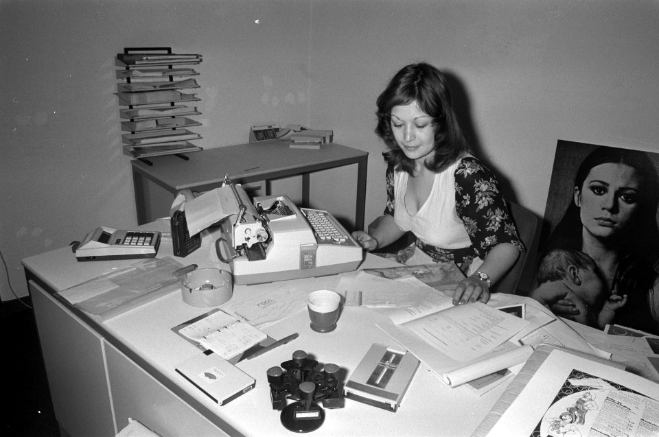 Opdracht Viva, Aline Uitdenhoek, Bestanddeelnr 927-3269