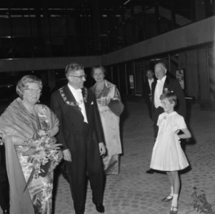 Opening Concertgebouw de Doelen te Rotterdam, koningin Juliana en Burgemeester T, Bestanddeelnr 919-1688