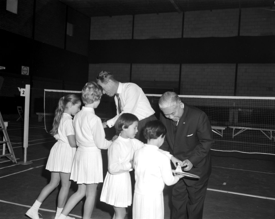 Opening Duinwijck badmintonhal in Haarlem wethouder Geluk, Bestanddeelnr 913-5174