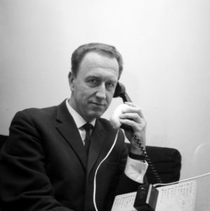 Opdracht Volkskrant. Dhr. Roose , nieuw telefoonapparaat voor dove mensen, Bestanddeelnr 921-1844