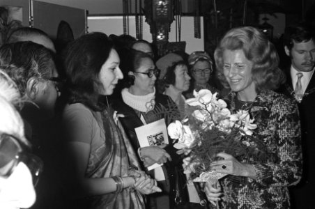 Opening Droomeiland Ceylon in Madurodam door mevrouw C M Th C S Schmelzer, Bestanddeelnr 925-5186