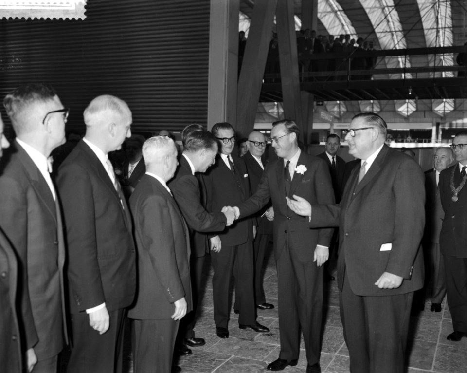Opening autotentoonstelling in de nieuwe RAI door Prins Bernhard , voorstellen v, Bestanddeelnr 912-0452