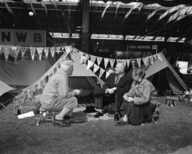 Openig tentoonstelling Goed Kamp in de Houtrusthallen te Den Haag door Burgeme, Bestanddeelnr 909-4770