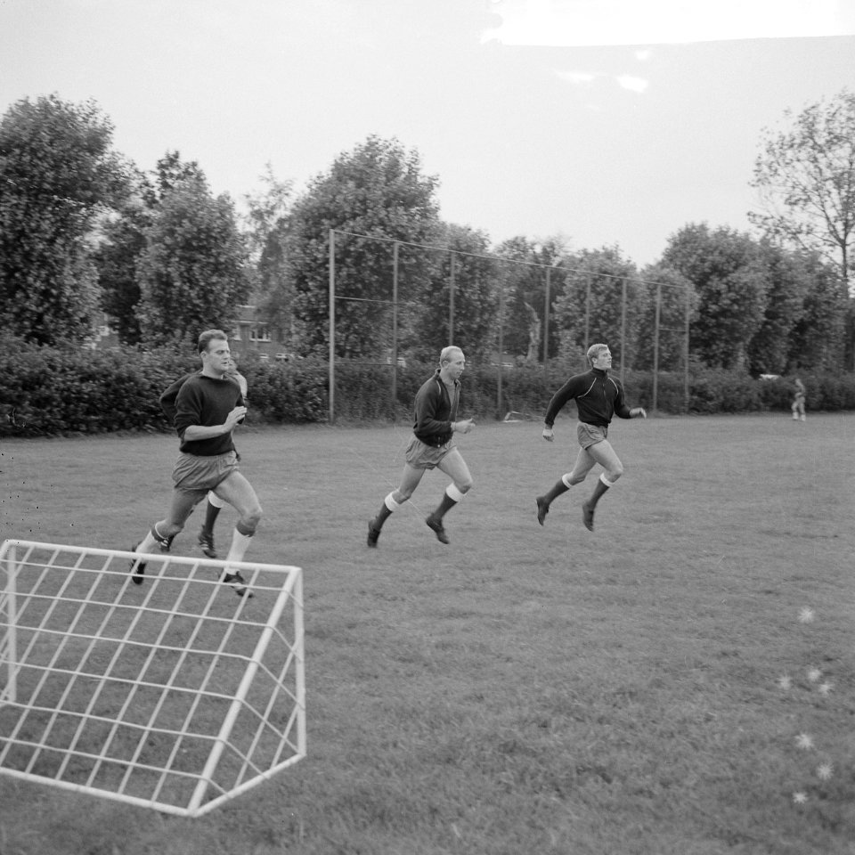 Opdracht Volkskrant, Ajax traint, Bals, Groot, Keizer, Bestanddeelnr 917-9645