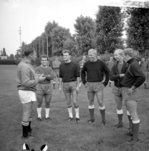 Opdracht Volkskrant, Ajax traint v.l.n.r. Muller, Bals, Pronk, Groot, Keizer en , Bestanddeelnr 917-9639