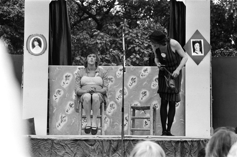 Opdracht Volkskrant, optreden in Vondelpark, Bestanddeelnr 929-8335