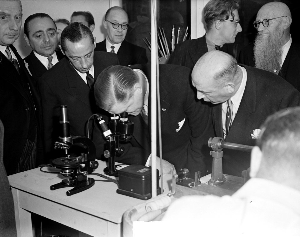 Opening Diamanttentoonstelling door Prof. Dr. R. J. M. van de Brink, Bestanddeelnr 903-4327