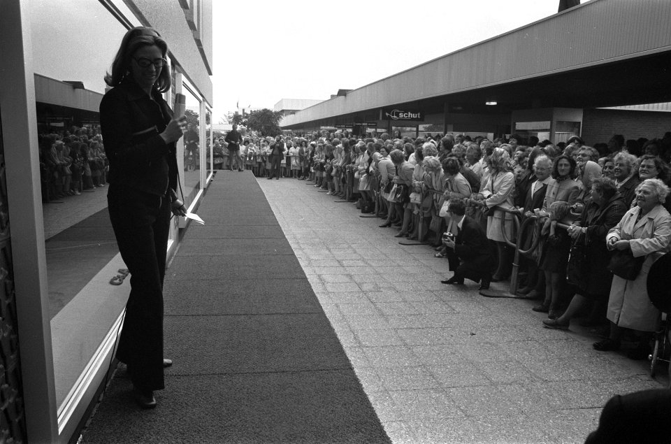 Opening C&A Buikslotermeerplein Amsterdam Noord, Bestanddeelnr 924-9176