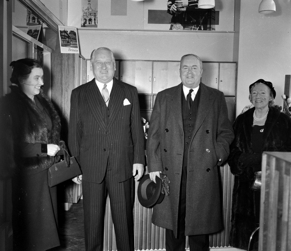 Opening Britse toeristenbureau Hirsch Amsterdam door Paul Mason, Bestanddeelnr 907-6758