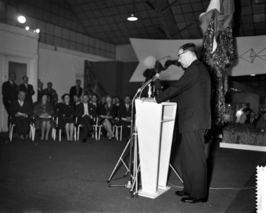 Opening 10e Textielbeurs Amsterdam door burgemeester Van Hall, Bestanddeelnr 912-0083