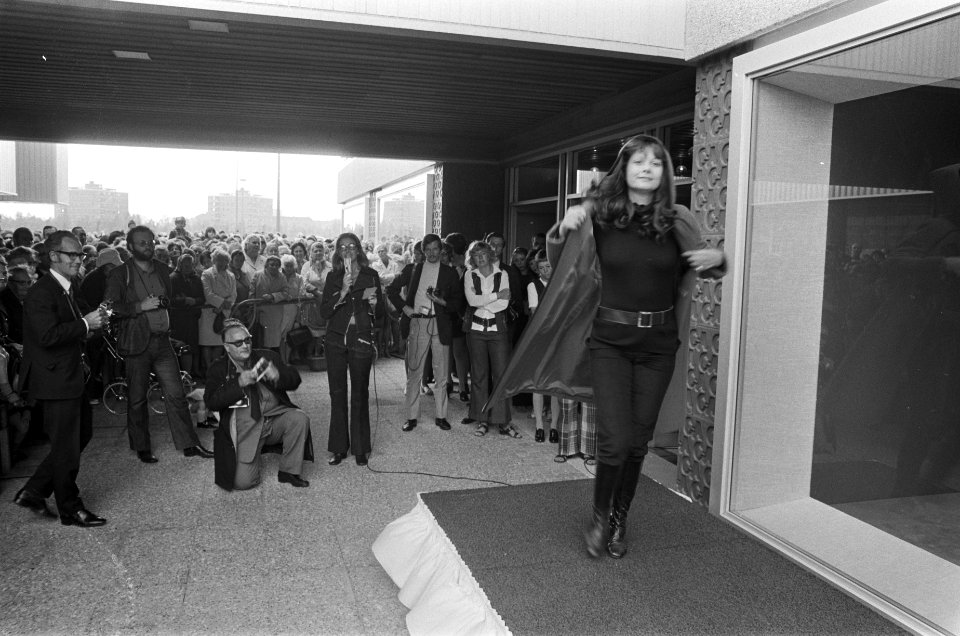 Opening C&A Buikslotermeerplein Amsterdam Noord, Bestanddeelnr 924-9177