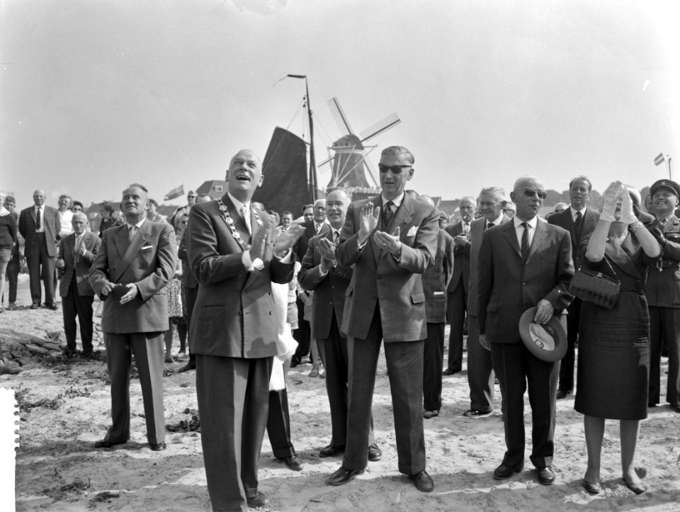 Opening Gemeentelijke Jachthaven in Harderwijk Burgemeester G J Numan en mr , Bestanddeelnr 912-7671