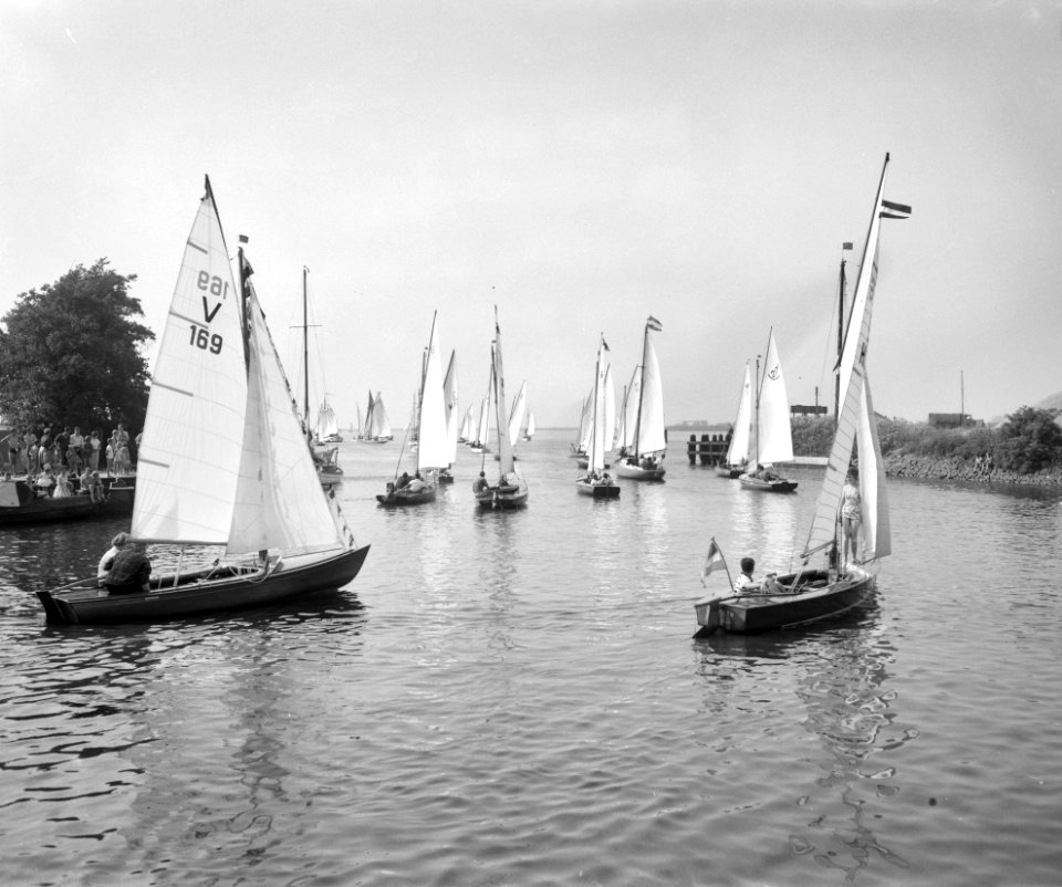 Opening Gemeentelijke Jachthaven in Harderwijk Overzicht van de haven, Bestanddeelnr 912-7668
