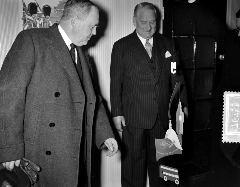 Opening Britse toeristenbureau Hirsch Amsterdam door Paul Mason, Bestanddeelnr 907-6755