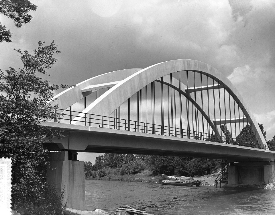 Opening brug over Twente Rijnkanaal te Lochem door ir. G.B.R. de Graaff, waarnem, Bestanddeelnr 907-2133