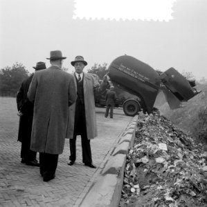 Opening Compostbedrijf te Mierlo door Minister Mansholt, Bestanddeelnr 907-4770