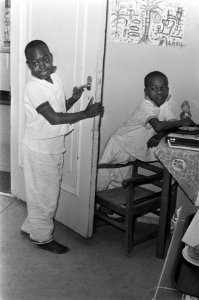 Opdracht Volkskrant Biafraanse kinderen in kliniek te Huizen, Bestanddeelnr 922-3325