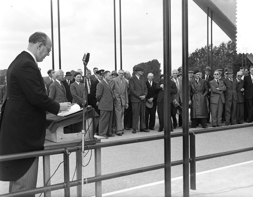 Opening brug over Twente Rijnkanaal te Lochem door ir. G.B.R. de Graaff, waarnem, Bestanddeelnr 907-2131