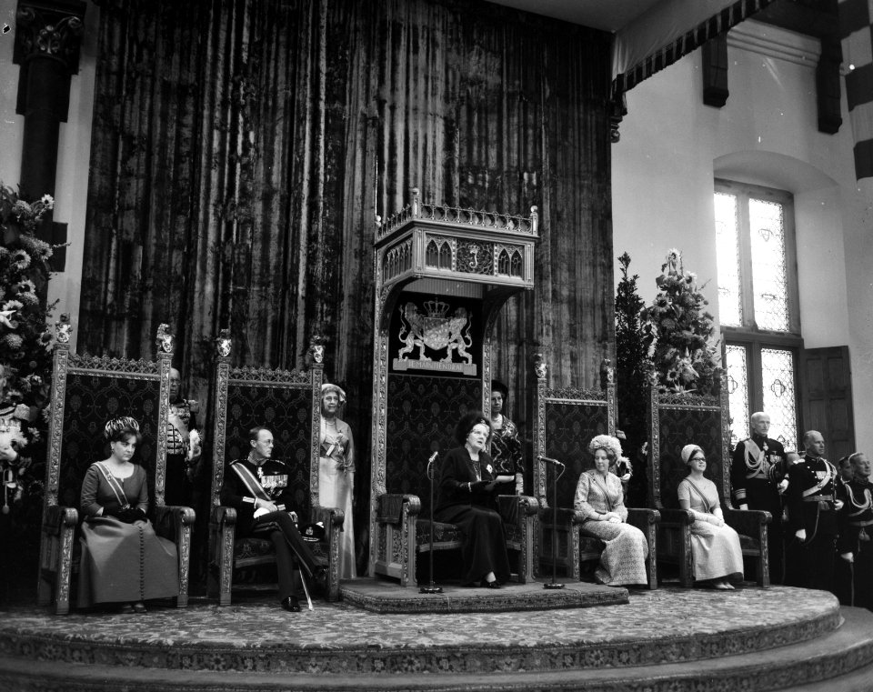 Opening der Staten-Generaal, tijdens troonrede, v.l.n.r. prinses Margriet , prin, Bestanddeelnr 918-2094