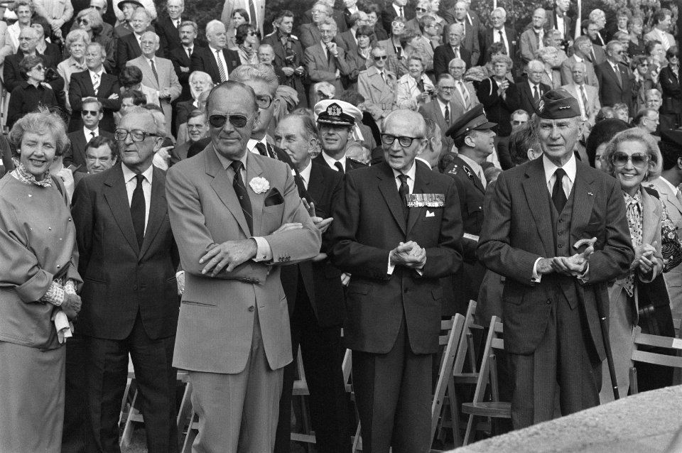 Opening Bevrijdingsmuseum in Nijmegen en herdenking Operatie Market Garden Lor, Bestanddeelnr 933-0800