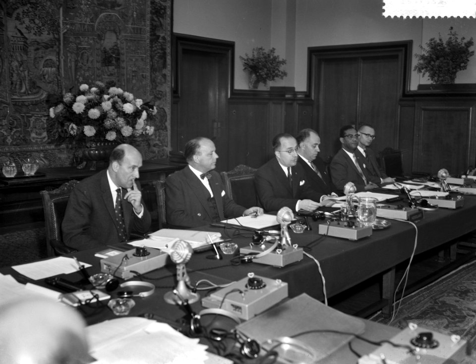 Opening conferentie van Ministers van Onderwijs in het Vredespaleis te Den Haag, Bestanddeelnr 910-8152