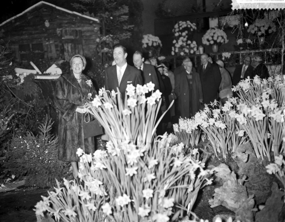 Opening bloemententoonstelling Amstelflora in het Centraal Theater , mevrouw V, Bestanddeelnr 910-8682