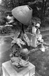 Opening beeldententoonstelling in Sonsbeek, Roel d'Haese (België), beeld van Lum, Bestanddeelnr 919-1980
