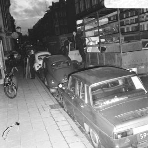 Opdracht Volkskrant. Leger des Heils slaat meubilair van bezetters Sarphatistraa, Bestanddeelnr 923-3946
