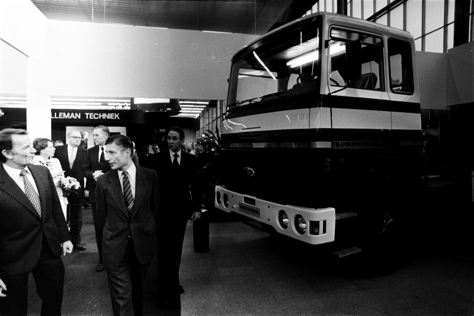 Opening Bedrijfsauto RAI 1980 door premier van Agt en staatssecretaris Smit Kroe, Bestanddeelnr 930-6602