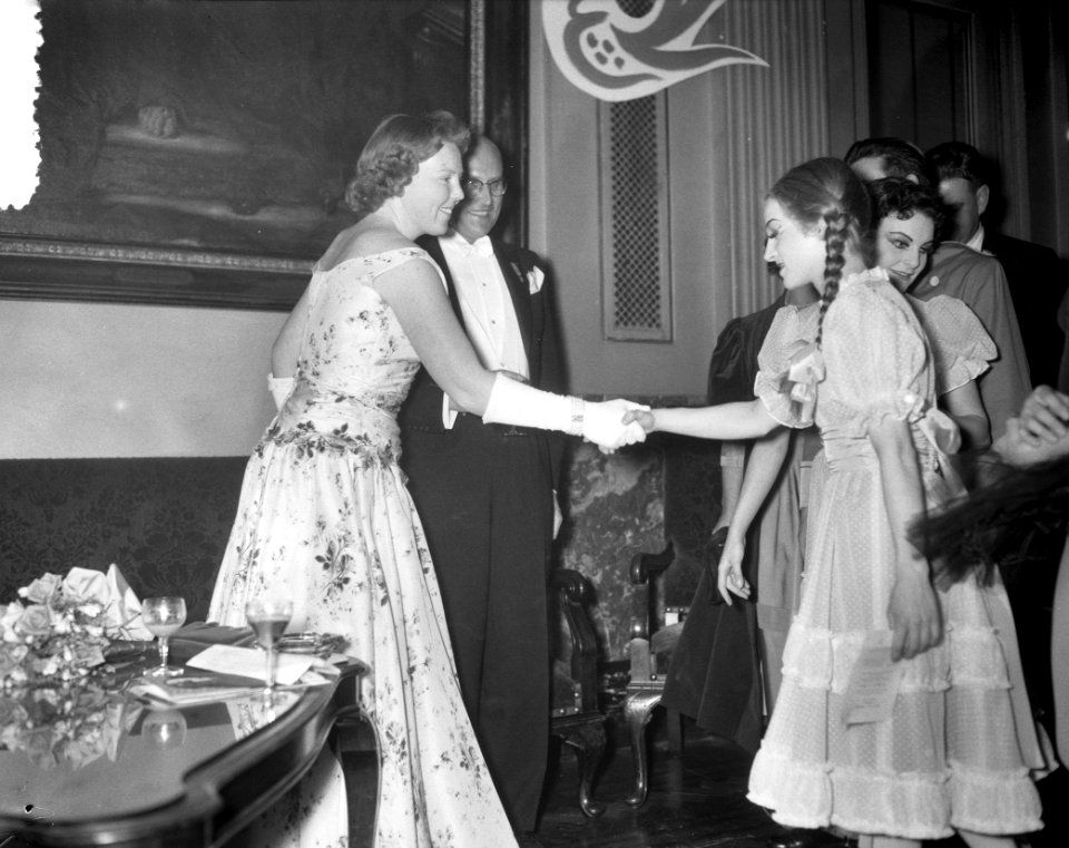 Opening Boekenweek Schouwburg Amsterdam Prinses Beatrix en Chr Leeflang voorzi, Bestanddeelnr 908-4488