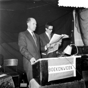 Opening boekenweek in Rotterdam Een april mop met Francoise Sagers, Bestanddeelnr 908-4707