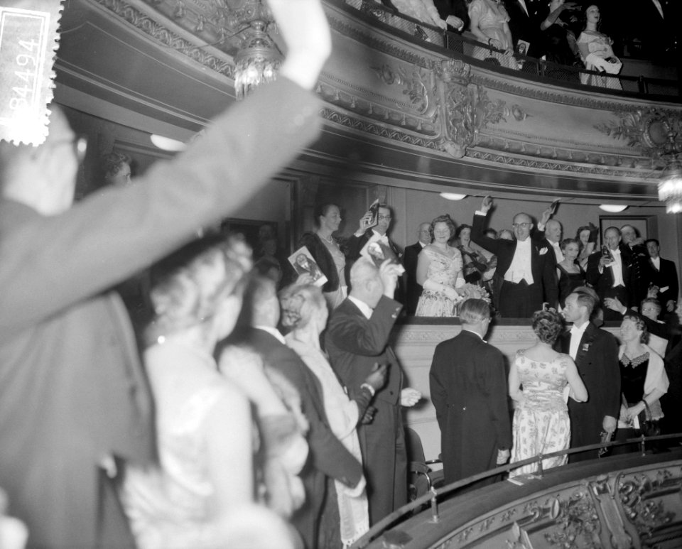 Opening Boekenweek Schouwburg Amsterdam Prinses Beatrix en Chr Leeflang voorzi, Bestanddeelnr 908-4494