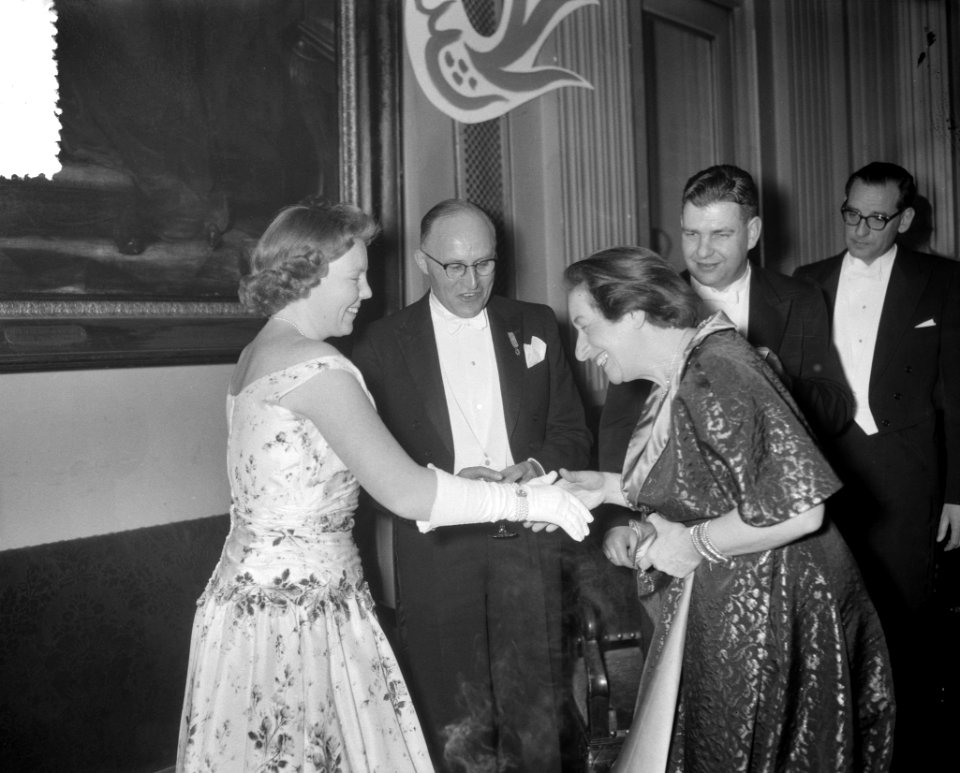 Opening Boekenweek Schouwburg Amsterdam Prinses Beatrix en Chr Leeflang voorzi, Bestanddeelnr 908-4492