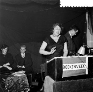 Opening boekenweek in Rotterdam Een april mop met Francoise Sagers, Bestanddeelnr 908-4701